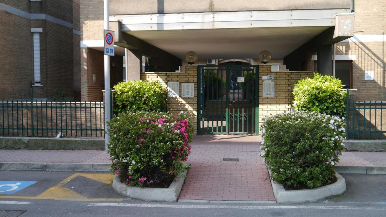 La Casa Di Dario Apartment Pero Bagian luar foto
